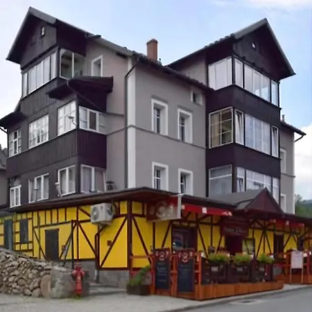 Karkonosze - Patio Na Deptaku Z Parkingiem W Cenie Апартаменты Карпач